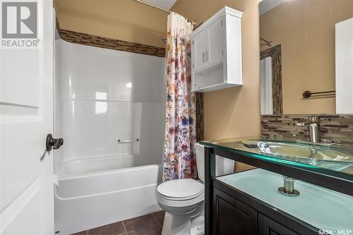 331 Klassen Crescent, Saskatoon, SK - Indoor Photo Showing Bathroom