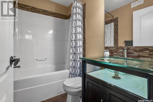 331 Klassen Crescent, Saskatoon, SK - Indoor Photo Showing Bathroom