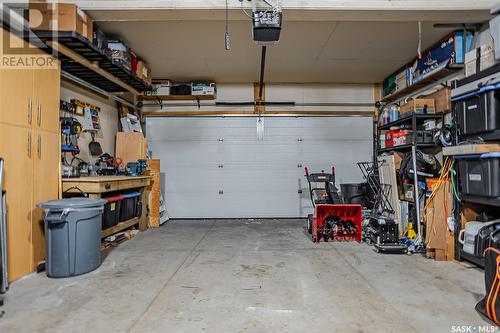 331 Klassen Crescent, Saskatoon, SK - Indoor Photo Showing Garage