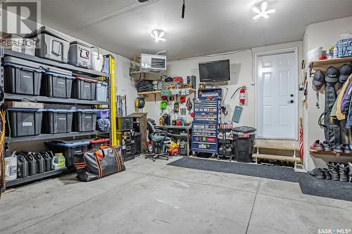 331 Klassen Crescent, Saskatoon, SK - Indoor Photo Showing Garage