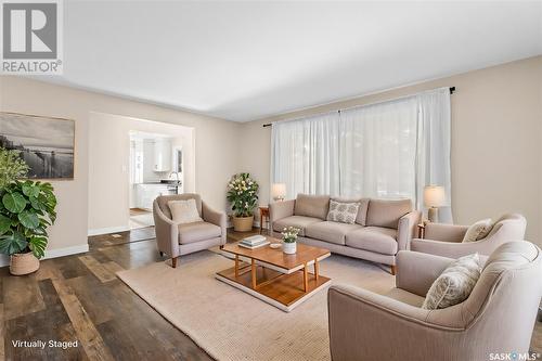 873 4Th Avenue Ne, Moose Jaw, SK - Indoor Photo Showing Living Room