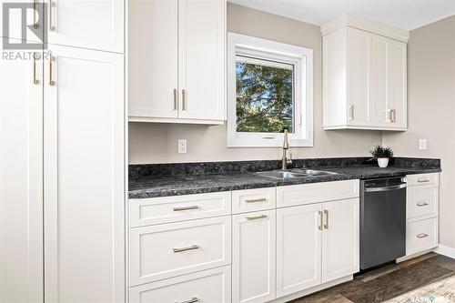 873 4Th Avenue Ne, Moose Jaw, SK - Indoor Photo Showing Kitchen With Double Sink