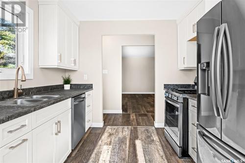 873 4Th Avenue Ne, Moose Jaw, SK - Indoor Photo Showing Kitchen With Double Sink