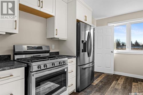 873 4Th Avenue Ne, Moose Jaw, SK - Indoor Photo Showing Kitchen