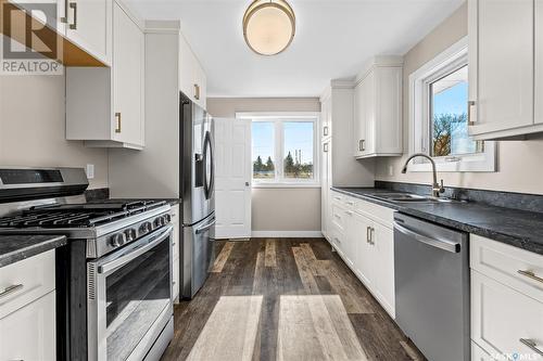 873 4Th Avenue Ne, Moose Jaw, SK - Indoor Photo Showing Kitchen