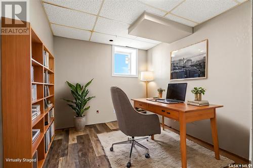 873 4Th Avenue Ne, Moose Jaw, SK - Indoor Photo Showing Office