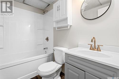 873 4Th Avenue Ne, Moose Jaw, SK - Indoor Photo Showing Bathroom