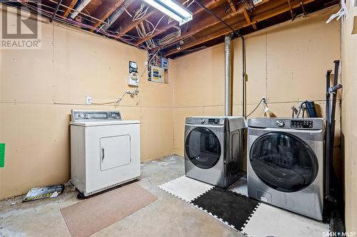 873 4Th Avenue Ne, Moose Jaw, SK - Indoor Photo Showing Laundry Room