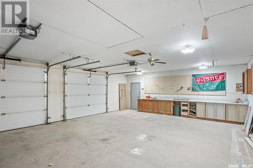 873 4Th Avenue Ne, Moose Jaw, SK - Indoor Photo Showing Garage