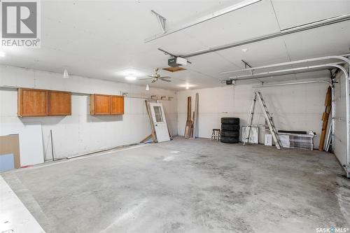 873 4Th Avenue Ne, Moose Jaw, SK - Indoor Photo Showing Garage