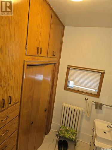 830 Main Street, Holdfast, SK - Indoor Photo Showing Other Room