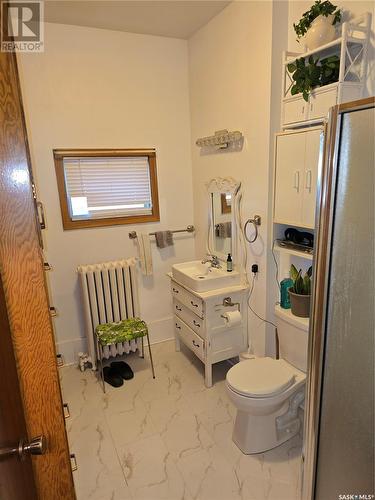 830 Main Street, Holdfast, SK - Indoor Photo Showing Bathroom