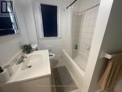 300 Huron Street, London, ON - Indoor Photo Showing Bathroom