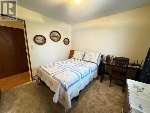 10417 Victoria Road S, Summerland, BC - Indoor Photo Showing Bedroom