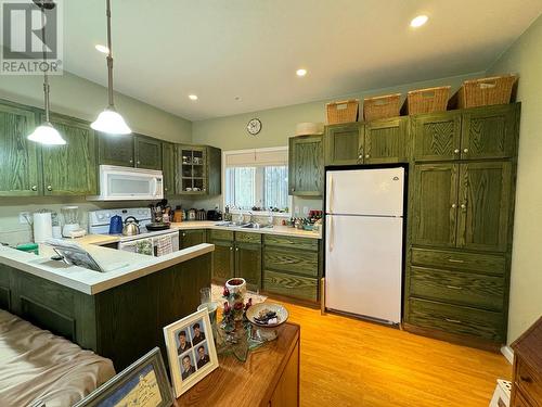 10417 Victoria Road S, Summerland, BC - Indoor Photo Showing Kitchen With Double Sink