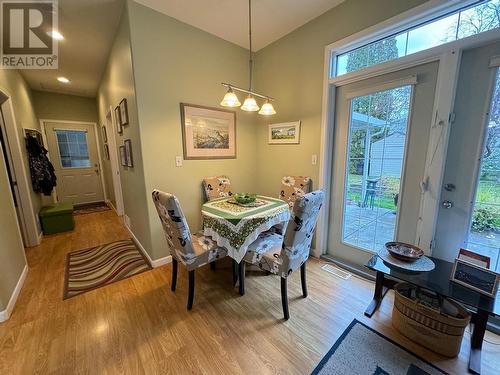 10417 Victoria Road S, Summerland, BC - Indoor Photo Showing Dining Room