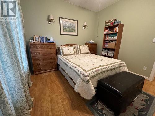 10417 Victoria Road S, Summerland, BC - Indoor Photo Showing Bedroom