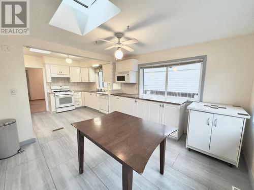 199 Wilton Crescent, Penticton, BC - Indoor Photo Showing Kitchen