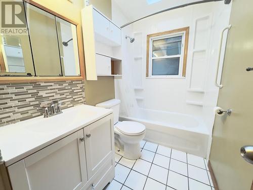 199 Wilton Crescent, Penticton, BC - Indoor Photo Showing Bathroom