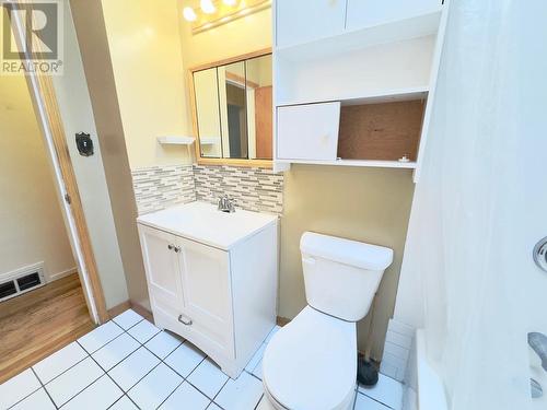 199 Wilton Crescent, Penticton, BC - Indoor Photo Showing Bathroom