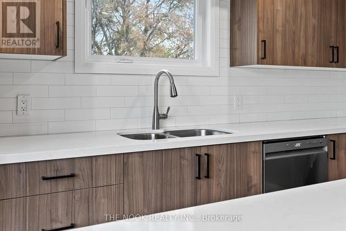 2Nd Flr - 525 Larry Avenue, Oshawa (Samac), ON - Indoor Photo Showing Kitchen With Double Sink