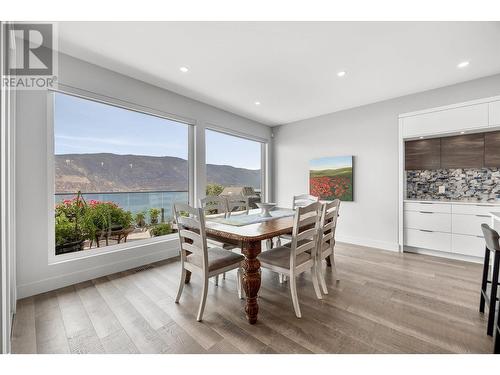 3572 Wild Rose Road, Kelowna, BC - Indoor Photo Showing Dining Room