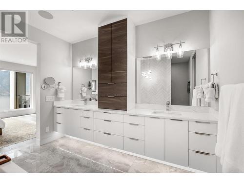 3572 Wild Rose Road, Kelowna, BC - Indoor Photo Showing Bathroom