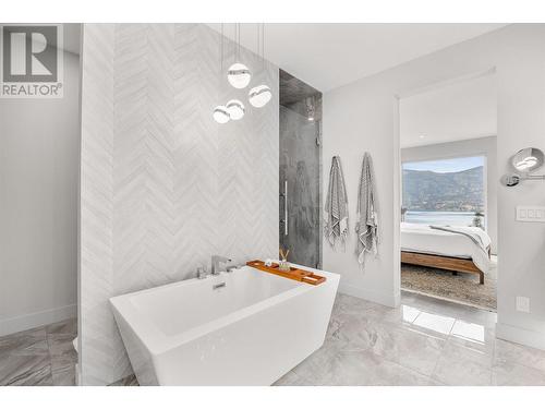 3572 Wild Rose Road, Kelowna, BC - Indoor Photo Showing Bathroom