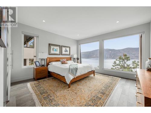 3572 Wild Rose Road, Kelowna, BC - Indoor Photo Showing Bedroom