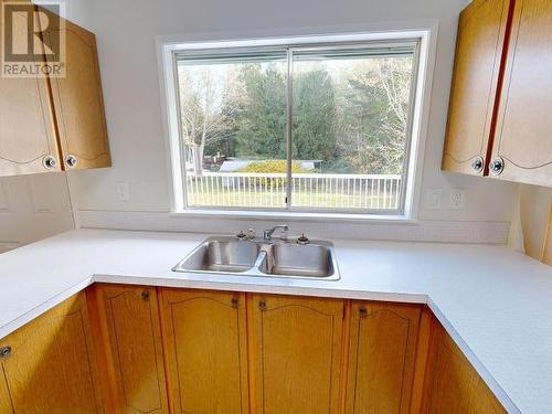 5044 Manson Ave, Powell River, BC - Indoor Photo Showing Kitchen With Double Sink