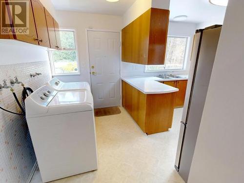 5044 Manson Ave, Powell River, BC - Indoor Photo Showing Laundry Room