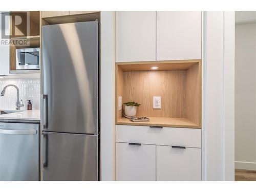 1488 Bertram Street Unit# 1811, Kelowna, BC - Indoor Photo Showing Kitchen