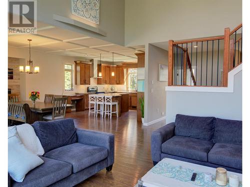 4322 Sharp Road, Armstrong, BC - Indoor Photo Showing Living Room