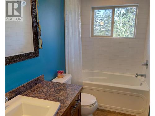 4322 Sharp Road, Armstrong, BC - Indoor Photo Showing Bathroom