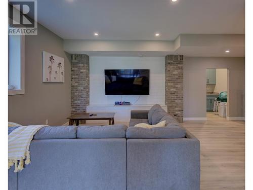 4322 Sharp Road, Armstrong, BC - Indoor Photo Showing Living Room