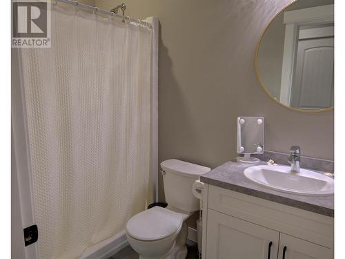 4322 Sharp Road, Armstrong, BC - Indoor Photo Showing Bathroom