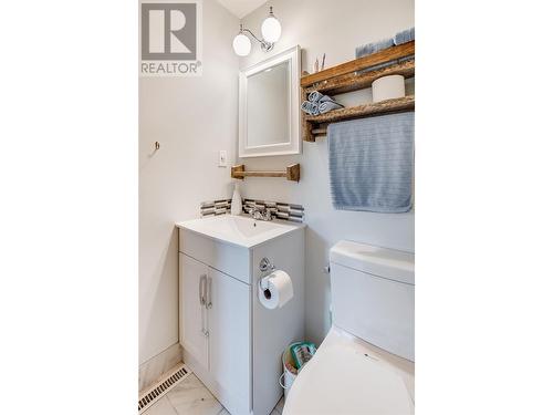 1696 Ridgewood Drive Drive, Castlegar, BC - Indoor Photo Showing Bathroom