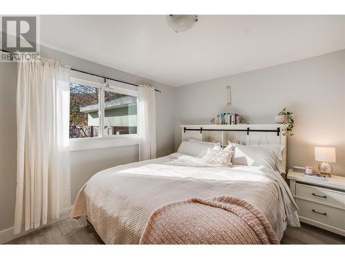 1696 Ridgewood Drive Drive, Castlegar, BC - Indoor Photo Showing Bedroom