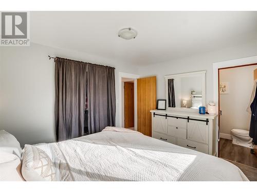 1696 Ridgewood Drive Drive, Castlegar, BC - Indoor Photo Showing Bedroom