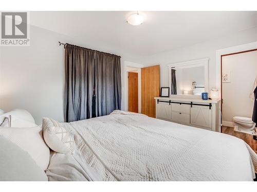 1696 Ridgewood Drive Drive, Castlegar, BC - Indoor Photo Showing Bedroom