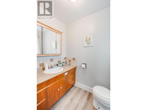 1696 Ridgewood Drive Drive, Castlegar, BC - Indoor Photo Showing Bathroom