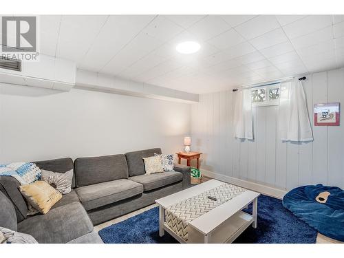 1696 Ridgewood Drive Drive, Castlegar, BC - Indoor Photo Showing Living Room