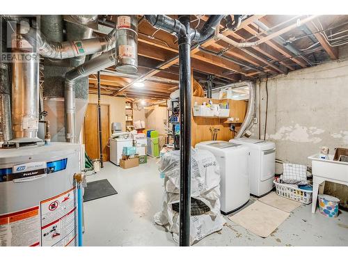 1696 Ridgewood Drive Drive, Castlegar, BC - Indoor Photo Showing Laundry Room