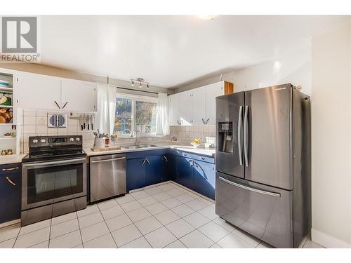 1696 Ridgewood Drive Drive, Castlegar, BC - Indoor Photo Showing Kitchen