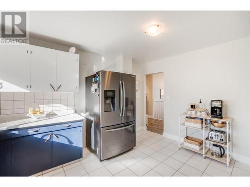 1696 Ridgewood Drive Drive, Castlegar, BC - Indoor Photo Showing Kitchen