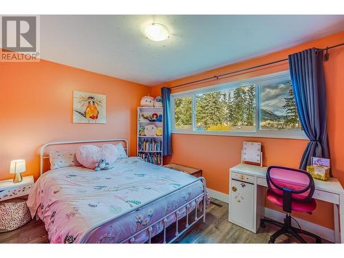 1696 Ridgewood Drive Drive, Castlegar, BC - Indoor Photo Showing Bedroom