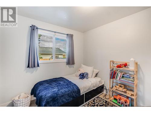 1696 Ridgewood Drive Drive, Castlegar, BC - Indoor Photo Showing Bedroom