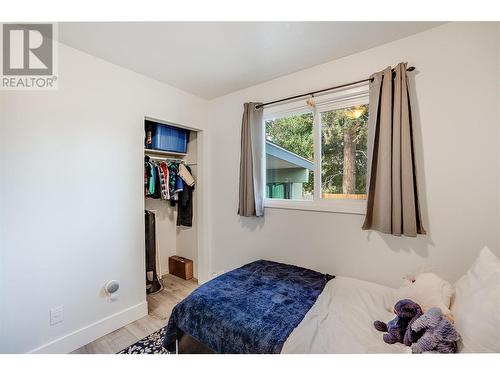 1696 Ridgewood Drive Drive, Castlegar, BC - Indoor Photo Showing Bedroom