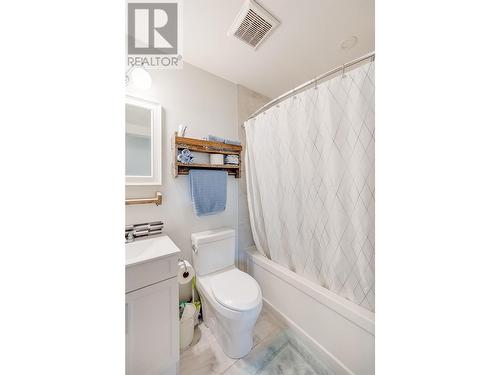 1696 Ridgewood Drive Drive, Castlegar, BC - Indoor Photo Showing Bathroom