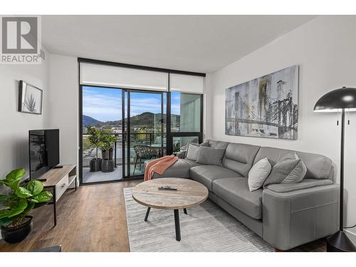 1471 St. Paul Street Unit# 809, Kelowna, BC - Indoor Photo Showing Living Room